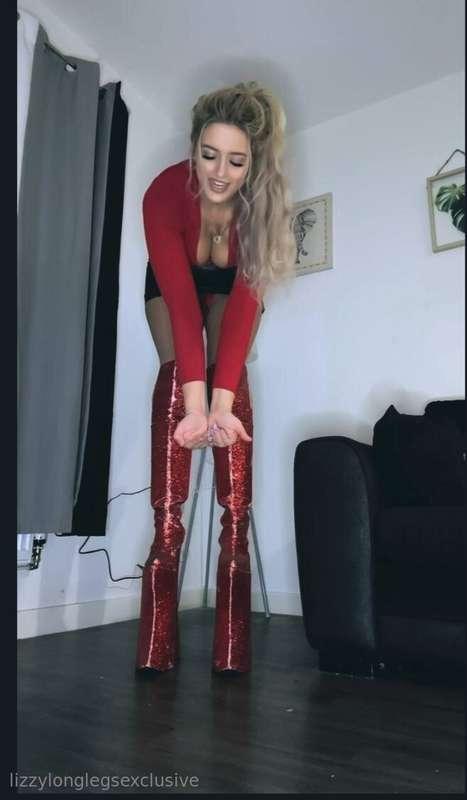 Ready to be wrapped up in these legs, darling? Slide into my..