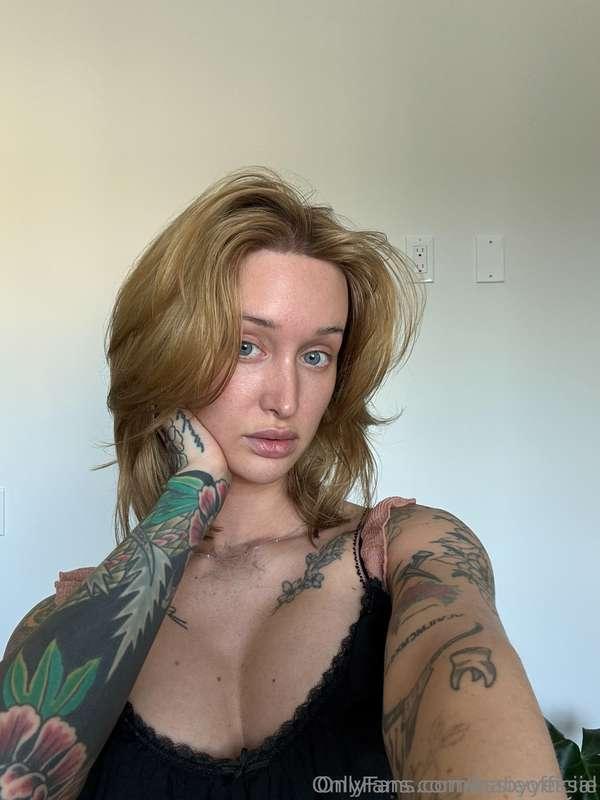 These juicy tits need your full attention... so focus up! 😈