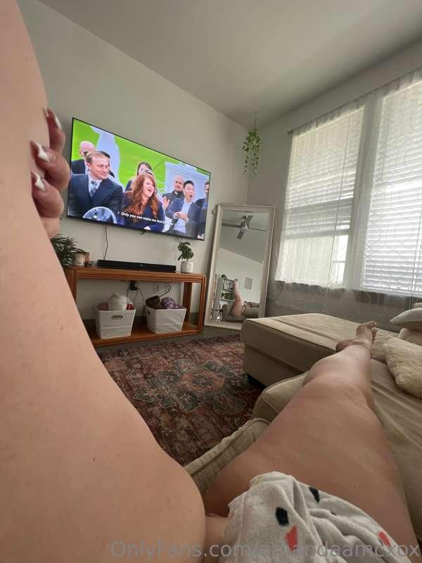 eat my pussy on the couch while I watch in the mirror