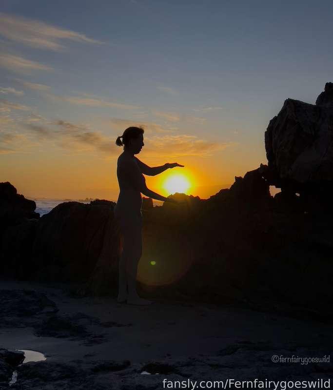 Today's IG post - trying to warm my fingers on a frosty morning at the beach... 😉. This took far too many attempts to get reasonably right! 😂

#outdoors #artistic #classy #nudist #naturist #milf #mature #naturist #nudist