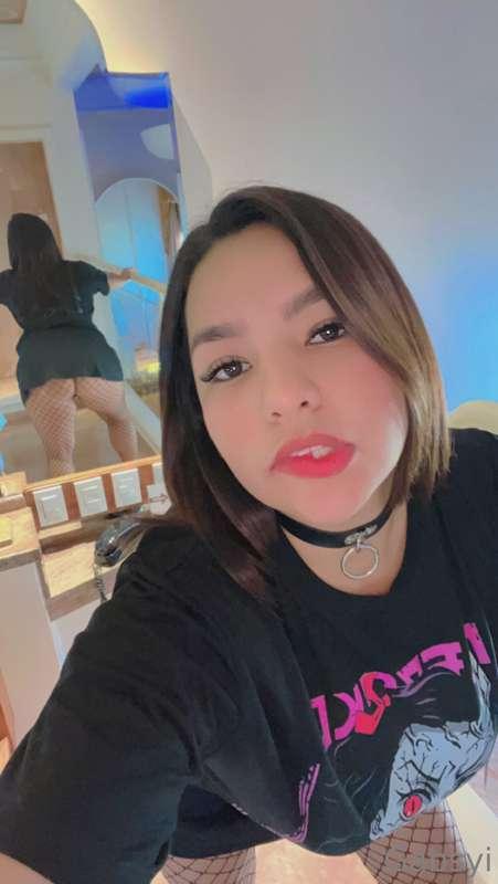 My pussy is so wet right now that I just need your cock insi..