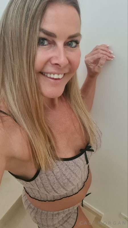 Make her laugh, then make her cum. Lots of porn on @vip_caly