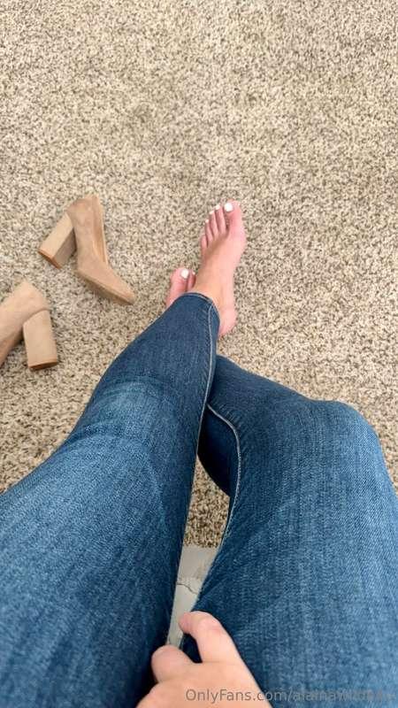 Would love a pedi before I put that cast back on 😜