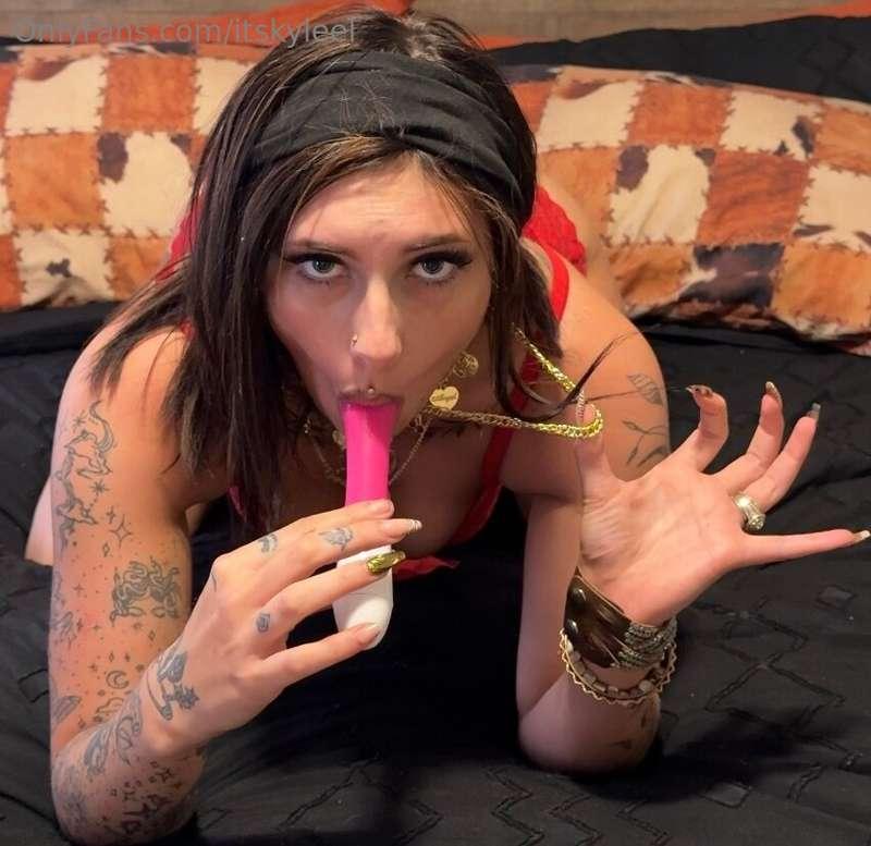  Leave a tip and get a video, bigger the tip longer the vide..