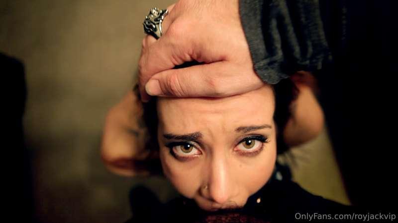 The gagging deepthroat gaze of @lucyfoxplays