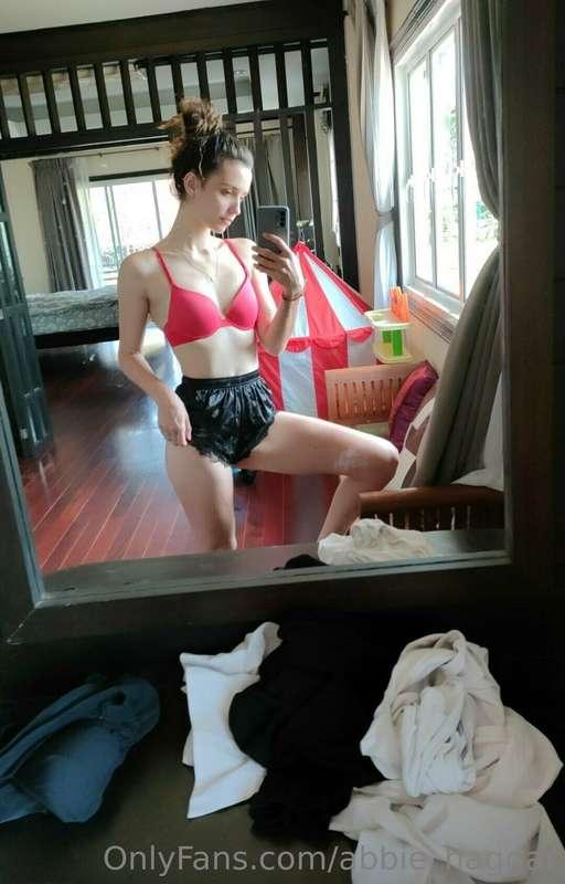 Hehe who wants to see my new strip tease video 🙈