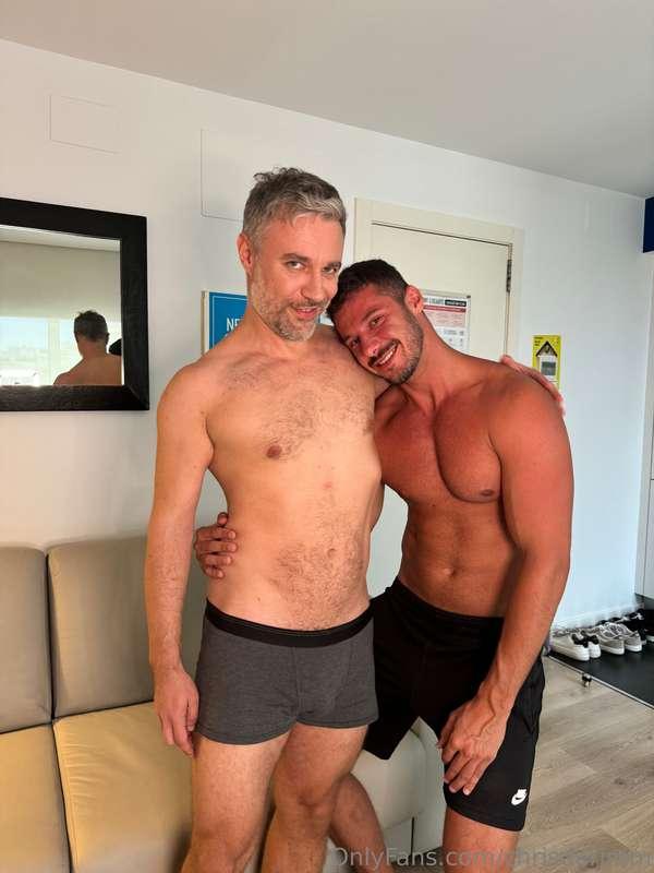 What a sexy stepson I have 😏 Que bonito nene de 2 metros ten..