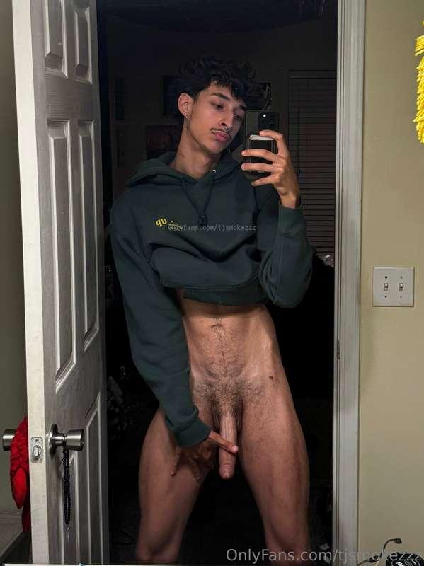 It’s a two handjob for this cock 🥴😮‍💨