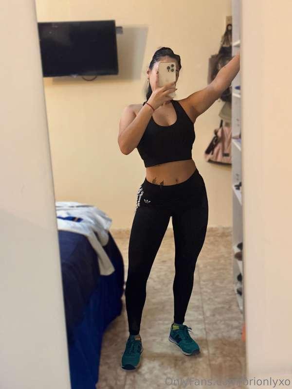 Gym day mirror selfie.💞