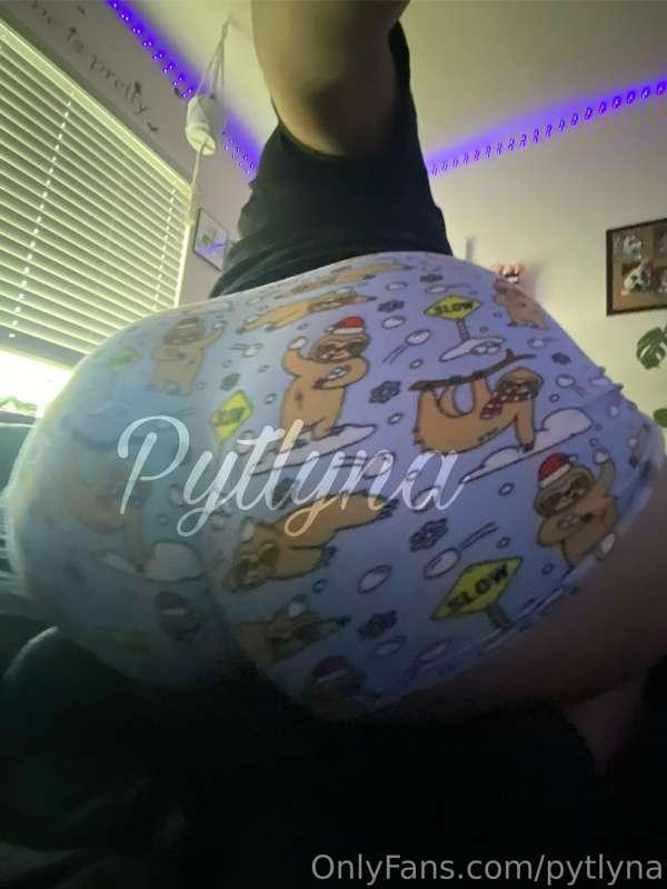 I really want dicc in my throat rn🙇‍♀️ and y’all enjoy my fi..