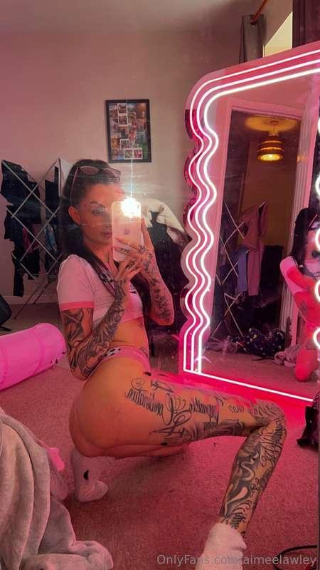 ready to eat me?😋🖤🖤 . . "no" is not an answer😈