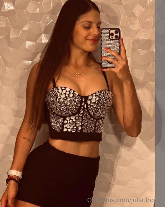 Would you approach me in this outfit?🤭🙈