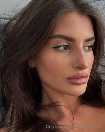 My girlfriend @wowtishais a real nymphomaniac who enjoys bei..