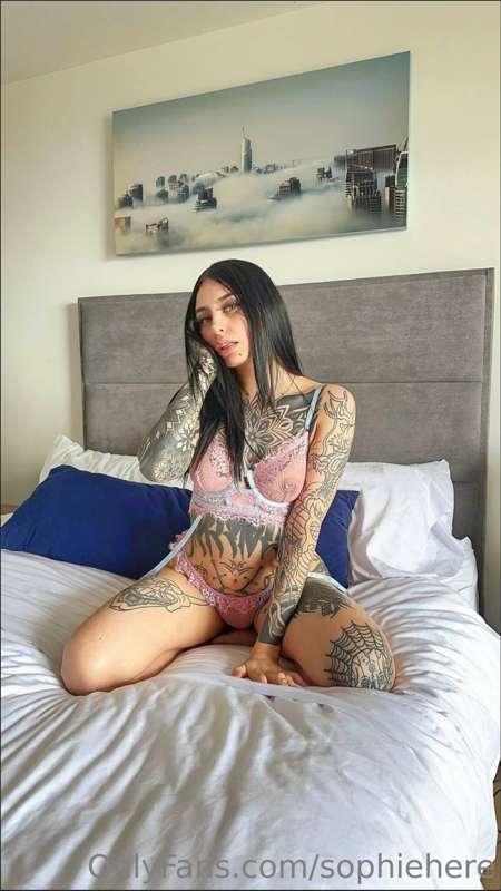 Explore my personality and my holes😈
@badkittymia #ad