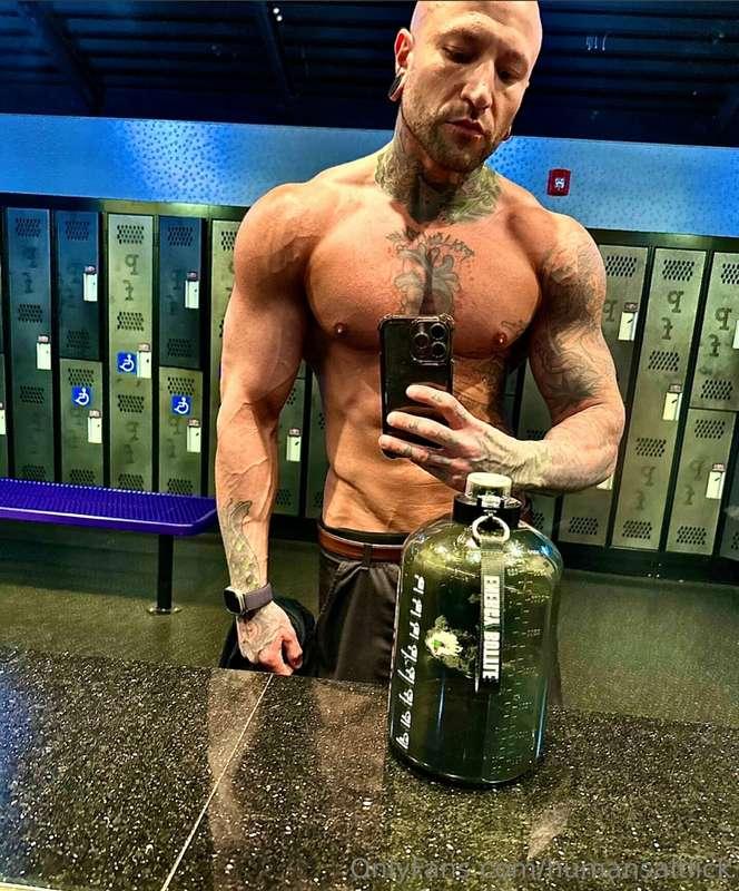 After my nursing shifts..   I hit the gym 🥰🙏  Wish you could..