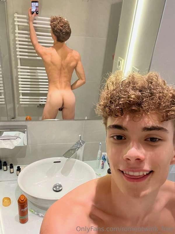 ⭐️Check out my exclusive page @romeo_twink ⭐️ Full naked and..
