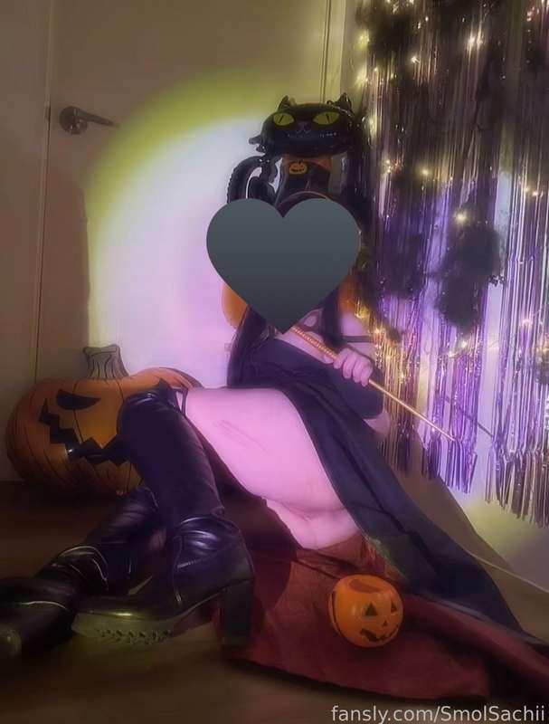 here’s the raw version of my yor forger special halloween set for november 🖤

this will be my gift to all of my subscribers for supporting &amp; helping me make this event more exciting XD ~~

sachi-chan as yor forger is officially signing off ₊˚🕯️♱‧₊˚.

#fyp #asian #japanese #halloween #cosplay #yorforger #spyxfamily #petite #anime #pussy

