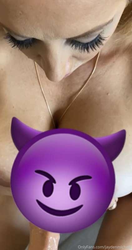 Happy hump day ;) Check those dms to see how much cum is all..