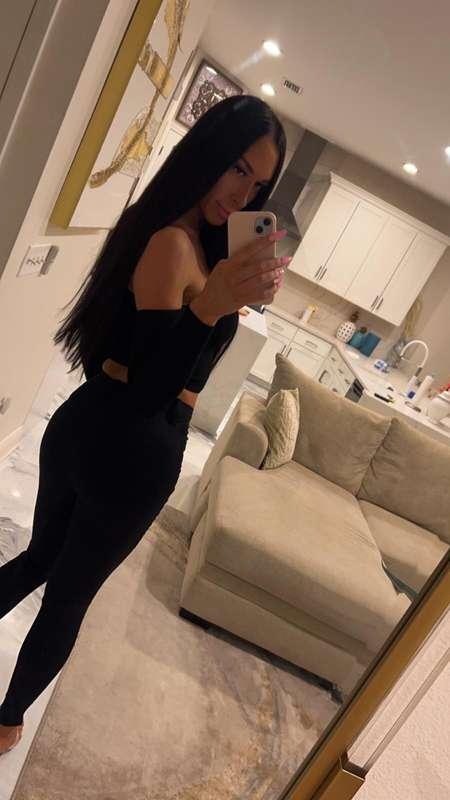 had to take a selfie while I was feelin’ myself 😘