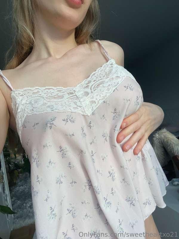 What way is the correct way to wear this top? 