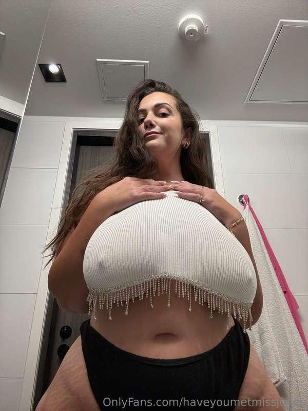 I love how this top fits me🥰