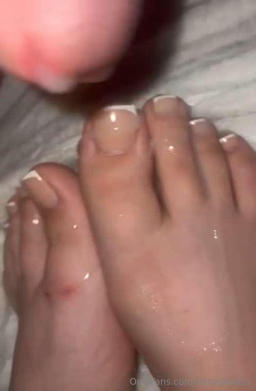 Just a little tease… 👣The full video – with cum, feet & dirt..