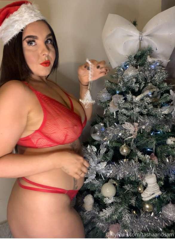 Would love to be bent over and fucked by the Christmas tree ..