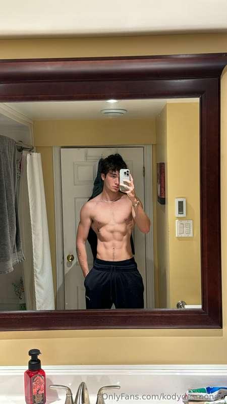 Just got my gym pump 💪🏻 wanna get my 🍆 pumped too 😈💦