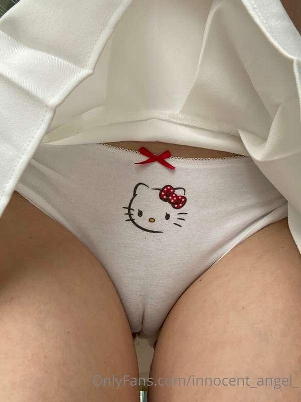 hello kitty 👅
