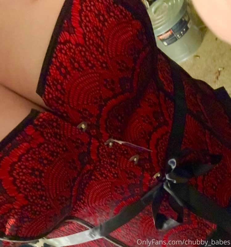 Who wants more corset content?