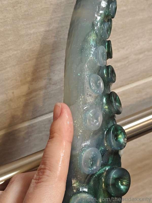 Shit I guess this tentacle from SquidlyCo literally does mak..