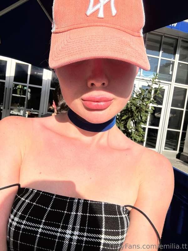 The sun loves me too much😅, I need sunscreen🧴, will you take..