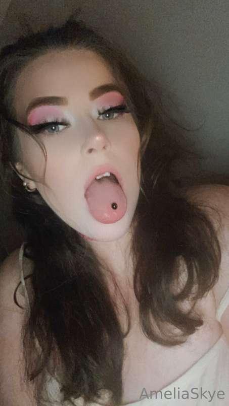 Off to sleep for a bit 💖 GN 💖 back in around 8 hours!!