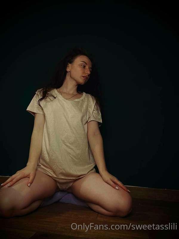 Thinking about how I'd like to sit on your dick🤤🤤🤤