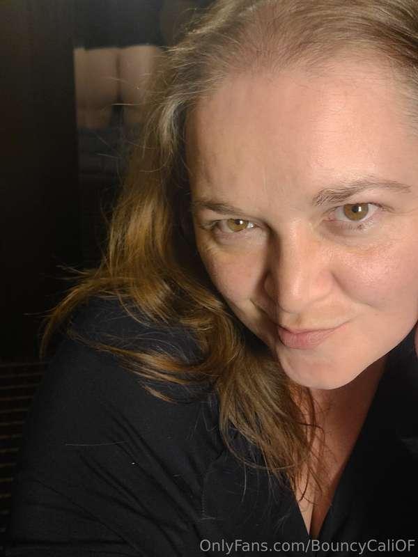 Happy new year to all my sexy people here! May the year be f..