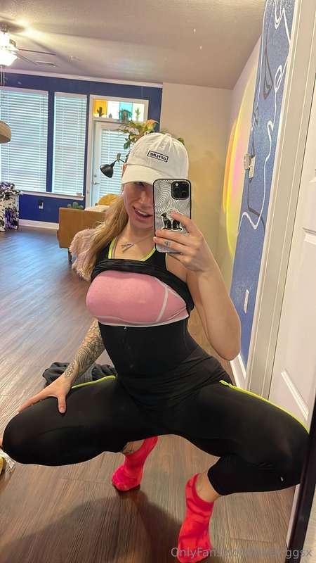 Dressed for cardio... but I run through minds instead 😏 #thr..