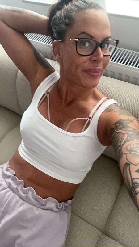 Skriv till mig om du vill leka med mammsen ikväll 🤭🤭