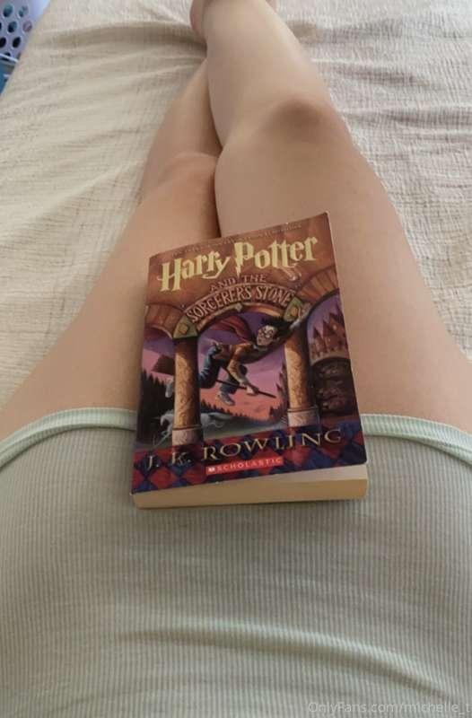 Wanna read a book with me? 📚