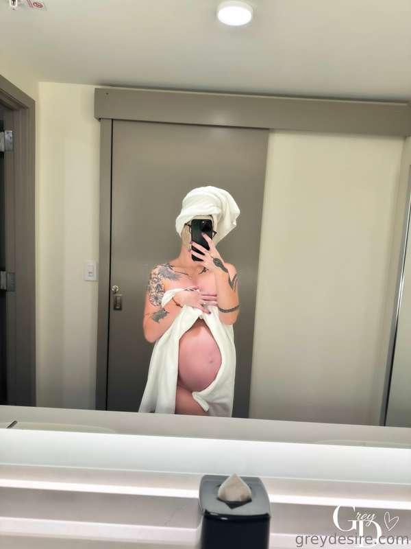 Peek-a-belly 😉