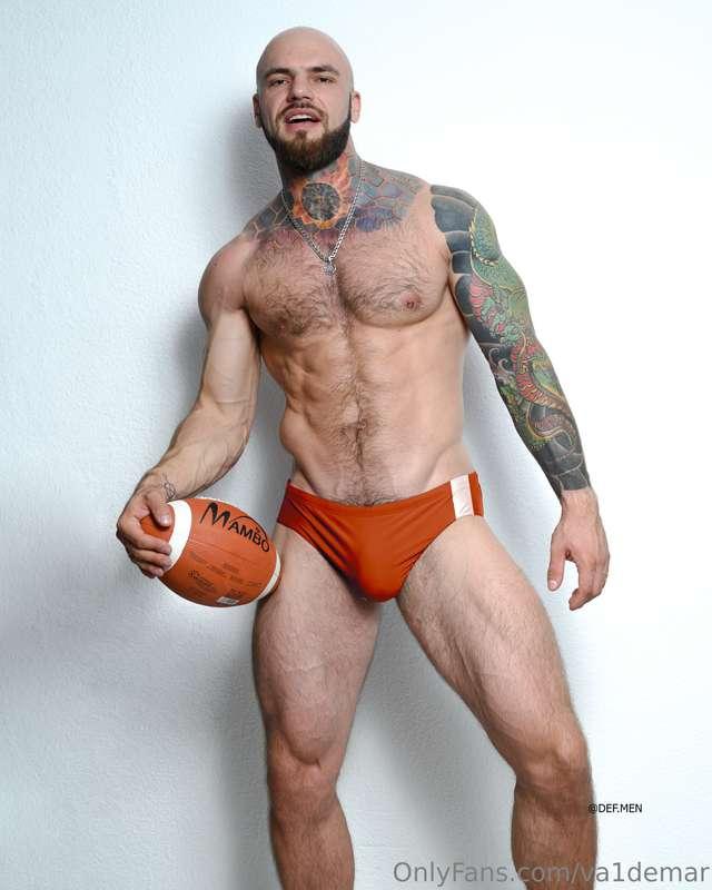 Shall we play a game? I'll hit you a few balls until I win➡️..