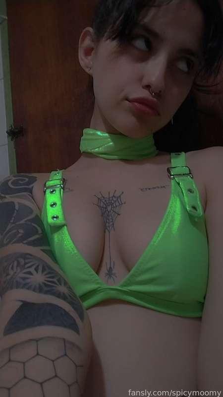 Do you like my bikini? Let's play for a while, I can take it out if you ask me🤭🤭

#bikini #summer #sun #Green #ahegao #ferish #feet #tattoed #xxx #otaku #anime #argentina #fyp #latin #smalltits #boobs #sexy #sex #vcall #custom #sexting #dickrate #free