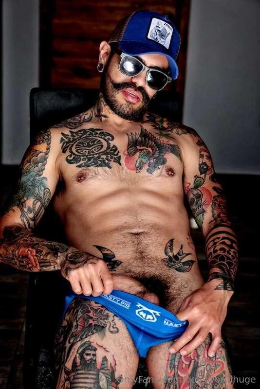 tattooed latin guy, top 3% 🇲🇽 mexicano, chacal y calenturien..