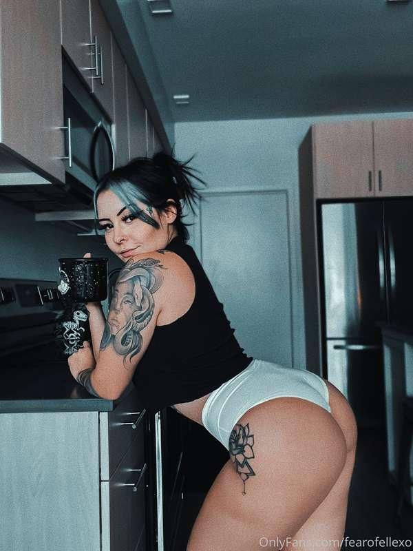 Good morning daddies 🖤 & my sexy mommies on here. Making mor..