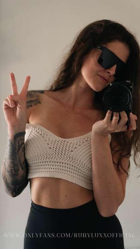 Happy Friday 🤗 swipe for some boobies! Hope you guys have a ..