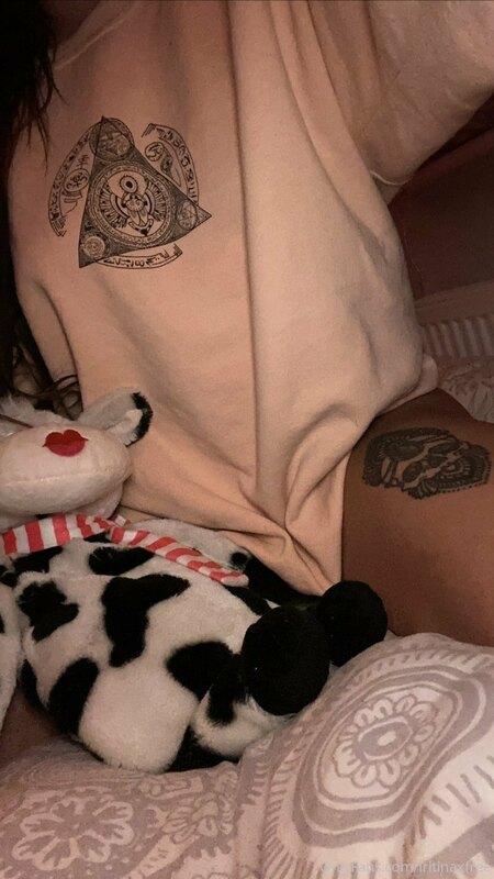 wanna see underneath my jumper? follow my other page @irltin..