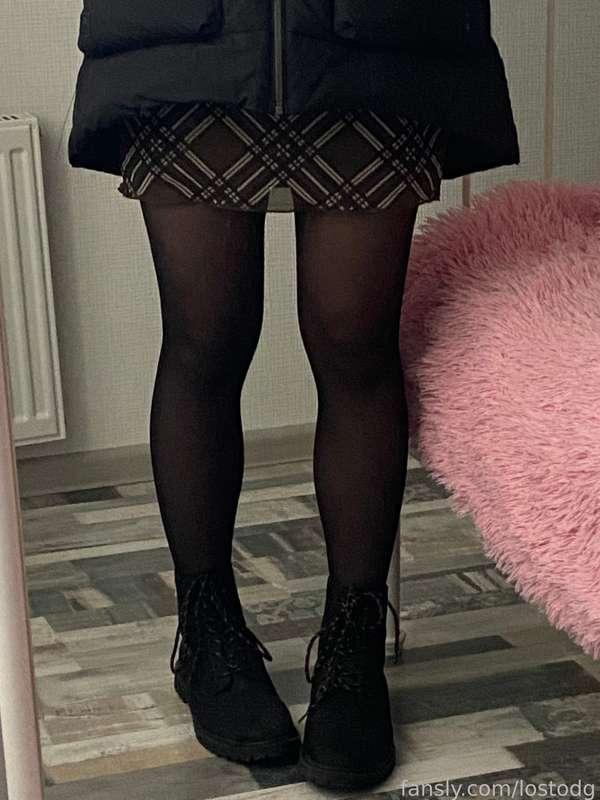 👗💋 I've never felt more comfortable in my skin than i do in this outfit! How do you like my style today??
Let me know your thoughts 😊

#fyp #egirl #blog #me #natural #outfit #gfe #aboutme #bush #hairy #pantyhose 
