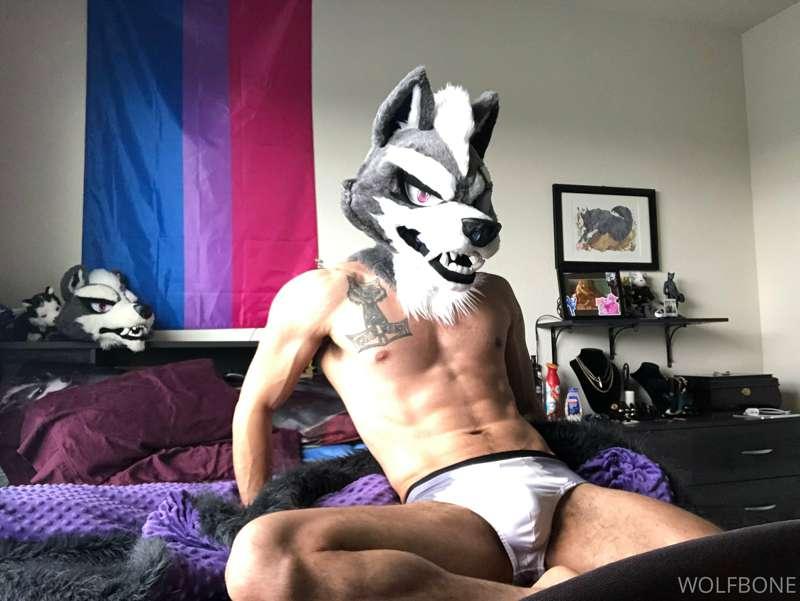 Come show me some love this morning! 💕🐺