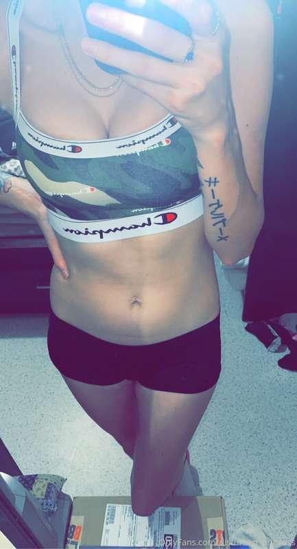 New bra thought I’d show it off 💚🤎💚🤎