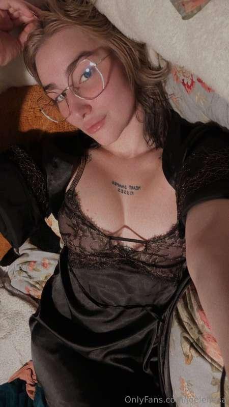 Just relaxing in bed❤️
