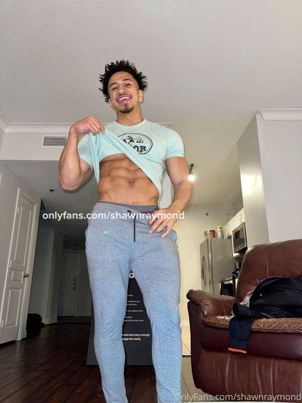 Swipe to undress me. 👀😏